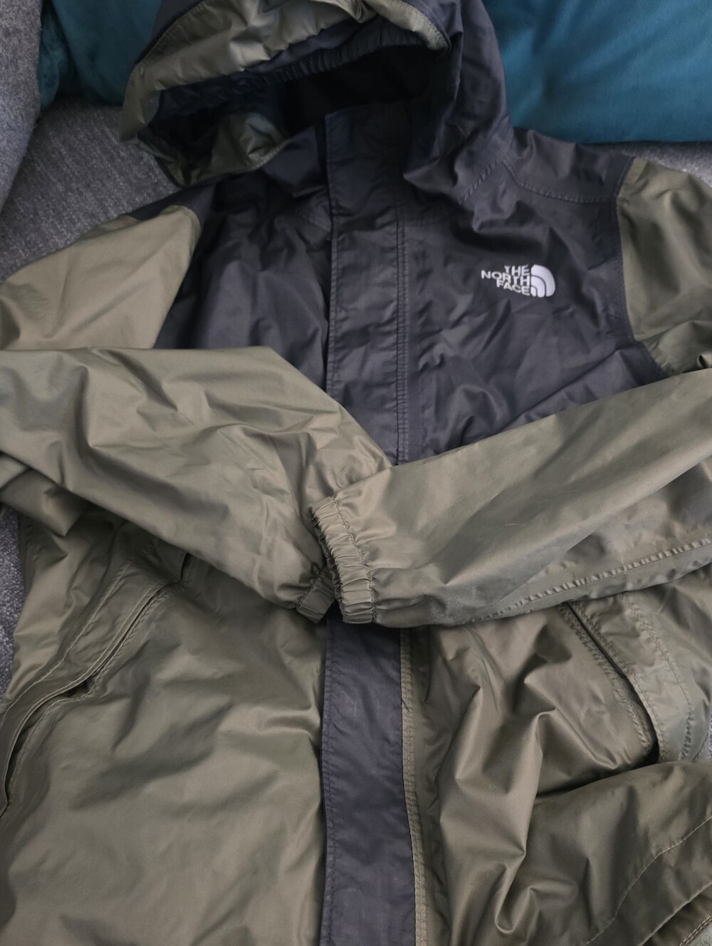 The North Face Olive & Black Hooded Windbreaker Jacket 7-8ans Garcon